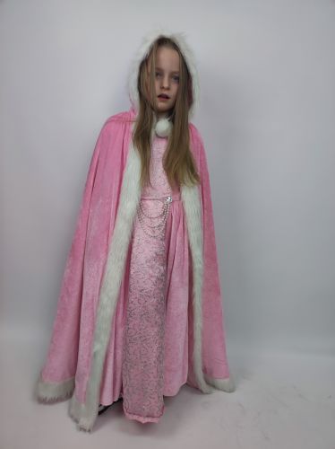 Księżniczka z pelerynką rozm.130